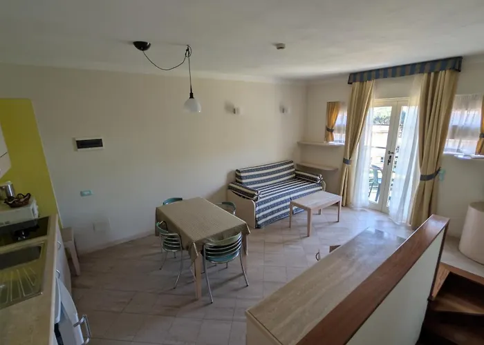 阿塔昂达玛丽娜公寓酒店 马里纳-迪-皮特拉桑塔